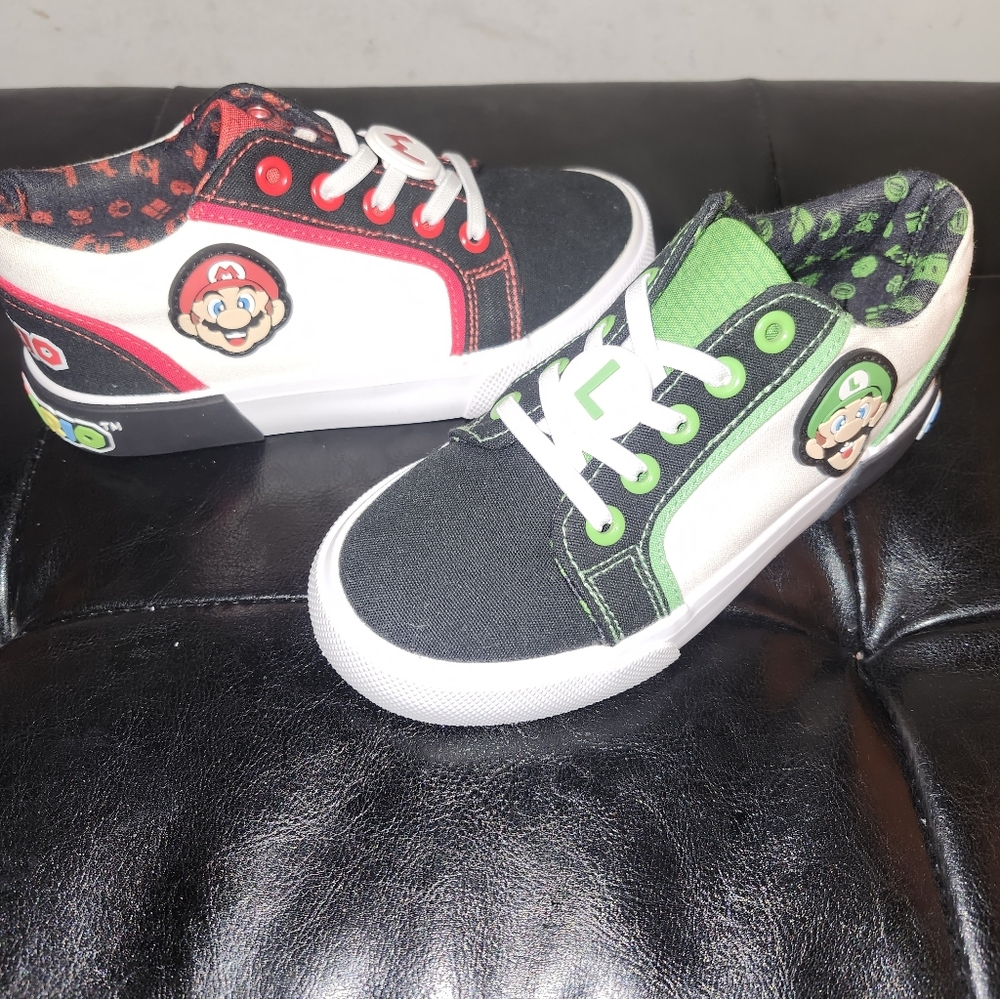 Kids Black and Green/Red Mario and Luigi Sneakers. Size 13